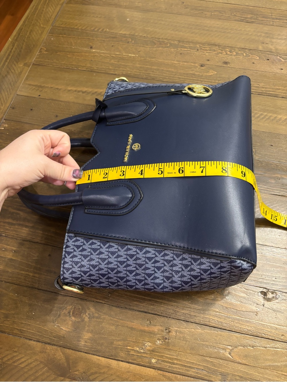Michael Kors Navy Logo Tore with Matching Pouch - Picture 13 of 14